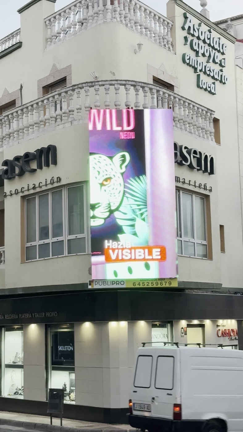Anuncio «Hazte visible» en la pantalla LED de la fachada de ASEM, Martos